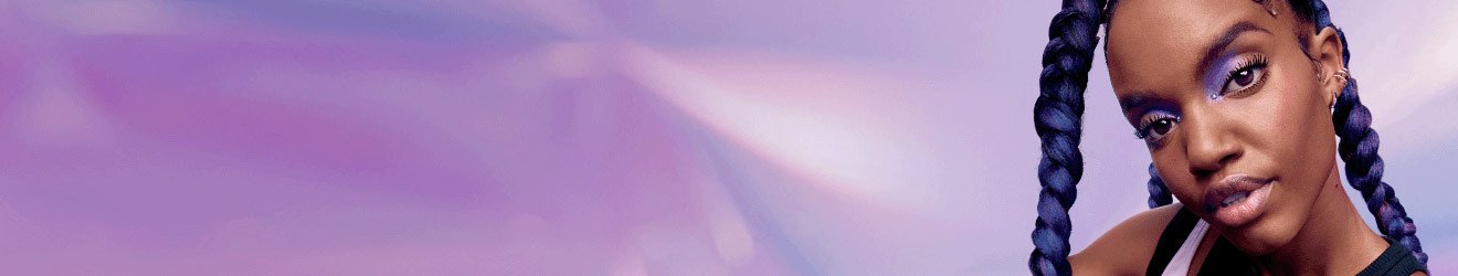 Banner promocional destacando la máscara de pestañas Falsies de Maybelline.