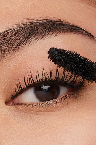 volum express 36 hour mascara model