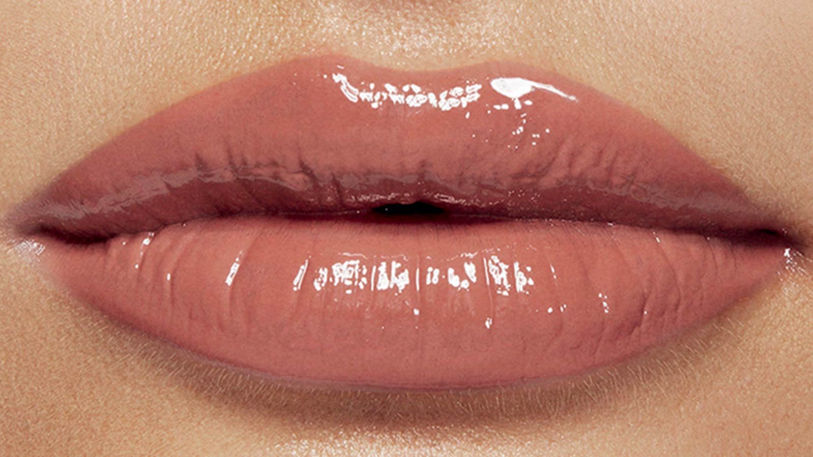 Lápiz labial Lifter Gloss de Maybelline enriquecido con ácido hialurónico
