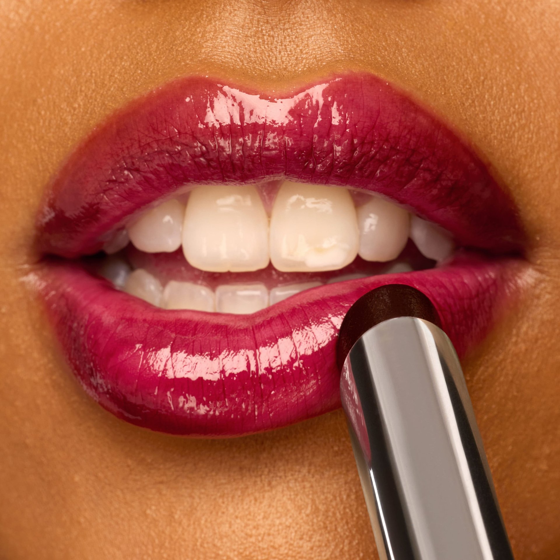 Bello Labial Explora la Colección de Labiales de Maybelline: Mate, Brillo y Vinilo.
